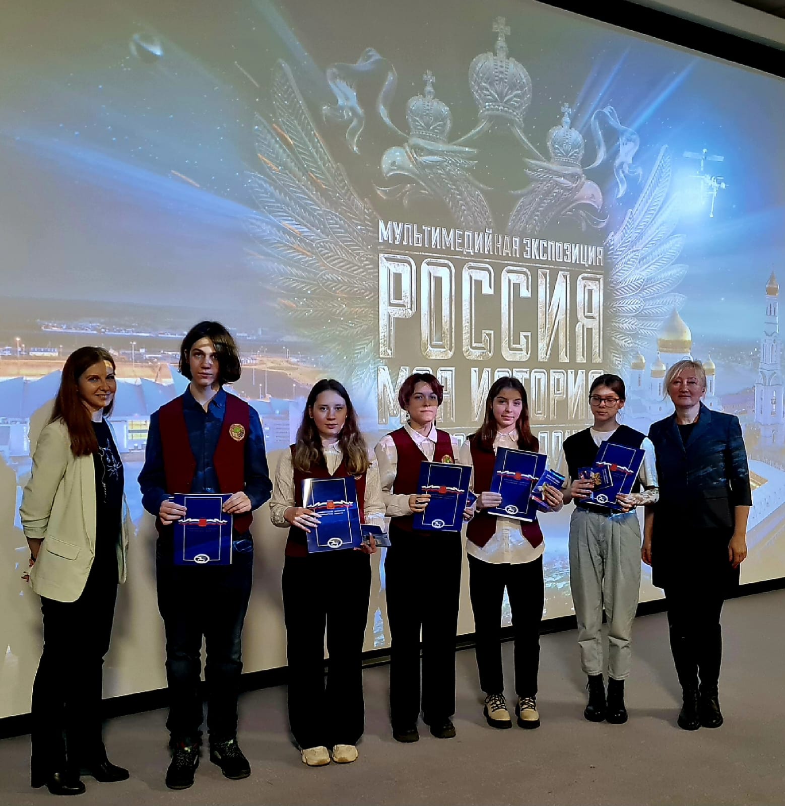 Команда десятиклассников Октябрьского района приняла участие в  интеллектуальной игре